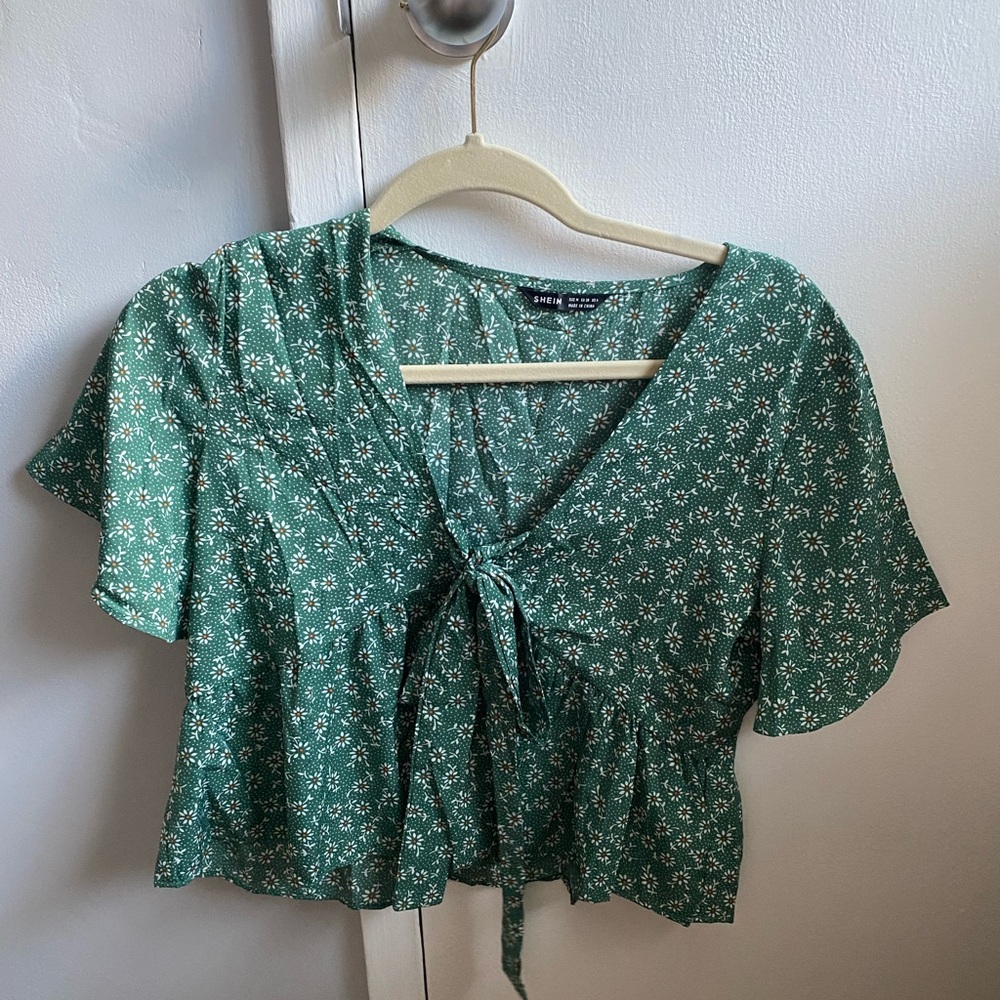 SHEIN Green Flutter Sleeve Crop Blouse with Tie Front